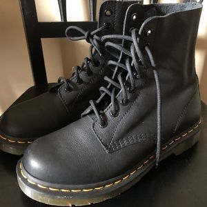 Dr. Martens Pascal 8-Eye Boot